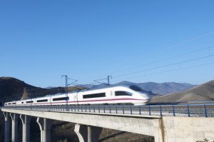 El AVE sigue ganando terreno al avión en la ruta Madrid-Barcelona