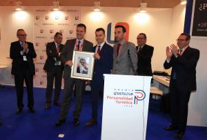 Steve Heapy recoge el premio a la Personalidad Turística 2018 de Hosteltur