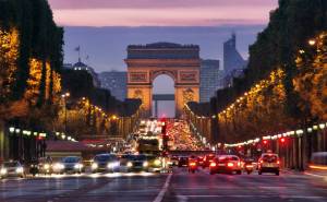 Francia recibe 6,8 millones de turistas españoles