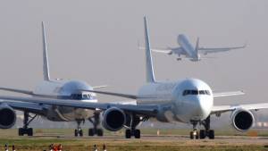 Las aerolíneas ofrecen 217 M de plazas en 2.996 rutas con España en verano