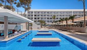 Hoteles de Barceló, Riu, Senator, el Parador de Ibiza más cerca, Imserso...