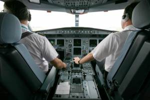 Faltan pilotos: las aerolíneas tendrán un déficit de hasta 50.000 en 2025