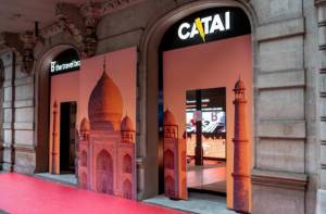 B the travel brand & Catai abre tienda en el Boulevar Rosa de Barcelona