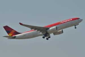 Turbulencias en vuelo Lima-Buenos Aires provocan heridos leves