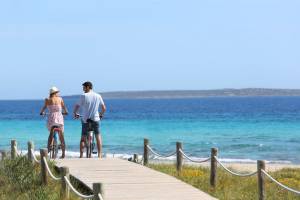 Formentera pone en marcha la medida que restringe la entrada de vehículos