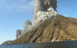 La erupción del volcán italiano Estrómboli provoca la muerte de una persona