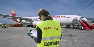 Marcha atrás del personal de tierra de Iberia en El Prat, siguen en huelga