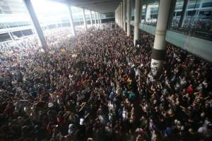 El Prat queda bloqueado varias horas por las protestas soberanistas