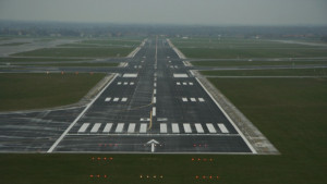 Barajas y El Prat, convertidos en parkings de aviones con 300 varados  