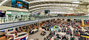 El distanciamiento social en los aeropuertos es “físicamente imposible”