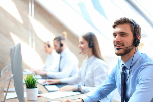 Repunte de reservas en los call center tras el anuncio de Sánchez