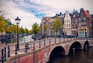 Ámsterdam prohíbe los alquileres vacacionales en tres distritos del centro