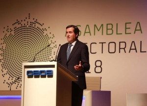 CEOE pide planes sectoriales para activar el consumo, sobre todo en turismo