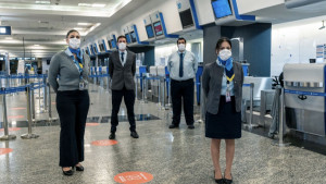 Aerolíneas Argentinas pagará la mitad de los sueldos a la espera de fondos