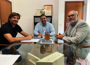 La aerolínea creada por los hoteleros canarios se constituye como sociedad