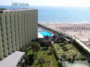 Tres opciones para el Beverly Playa, último hotel de N. Rumasa en Mallorca
