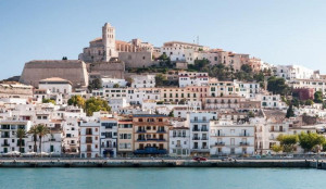 Piden 485 plazas en Ibiza el día que se aprobó la ley turística balear