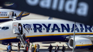 Los beneficios de Ryanair caen un 18% por sus bajas tarifas 