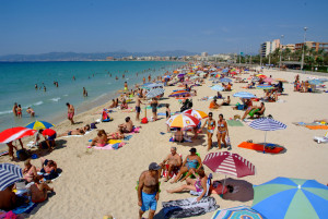 Hoteleros de Playa de Palma culpan al alquiler vacacional de la saturación