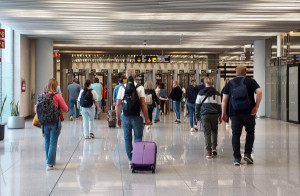 Las aerolíneas ofertan 13,1 M de plazas en julio para vuelos a España