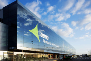 La Mesa del Turismo pide al Gobierno que vete la subida de tasas de Aena