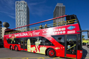 Grupo Julià gestionará uno de los dos buses turísticos de Barcelona