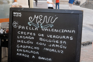 El menú del día en un restaurante cuesta 14 euros en España