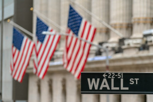 El efecto Trump golpea Wall Street y las reservas de viajes en EEUU