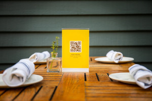 Ofrecer la carta del restaurante solo con código QR es ilegal