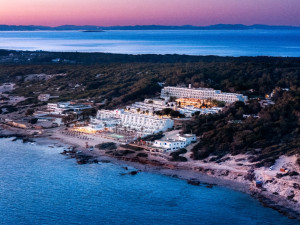 Riu reabre completamente renovado su hotel en Formentera