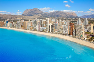 Hoteles valencianos resisten el apagón con generadores y placas solares