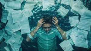 Los agentes españoles, los que más pierden el tiempo con administración