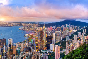 El aeropuerto de Hong Kong cerrará 36 horas por el tifón Ragasa