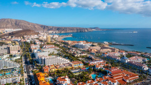 Los 10 municipios de España que más turistas británicos reciben según revela la telefonía móvil