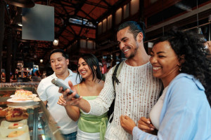 Barcelona reformará la Boqueria para aliviar la presión turística y reforzar su función de mercado local