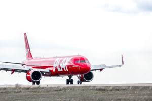 El cierre de la aerolínea Play supone la cancelación de rutas en nueve aeropuertos de España