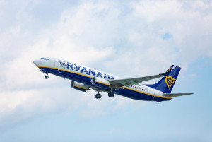 Ryanair eleva su apuesta por los grandes aeropuertos: aumenta su oferta en Alicante y Valencia este invierno