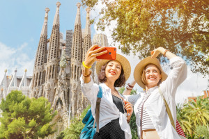 España roza los 85,7 millones de turistas internacionales y firma su mejor octubre